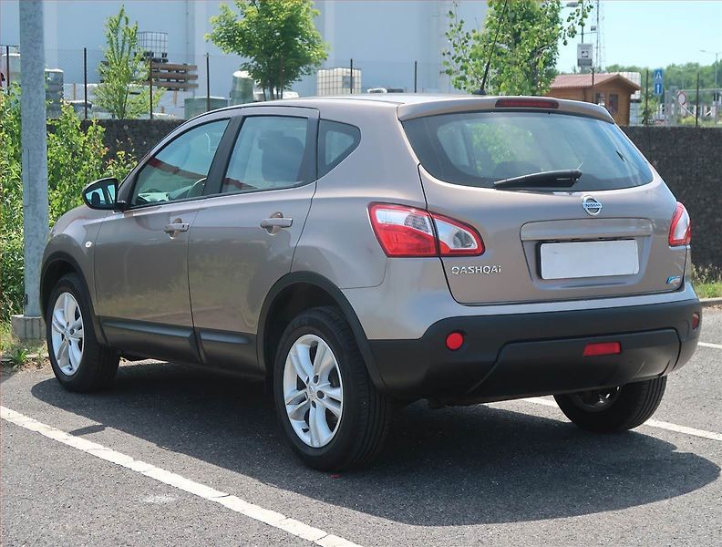 Nissan Qashqai (2012) 1.6 dCi, Serv.kniha, Navi - fotka 4 z 18