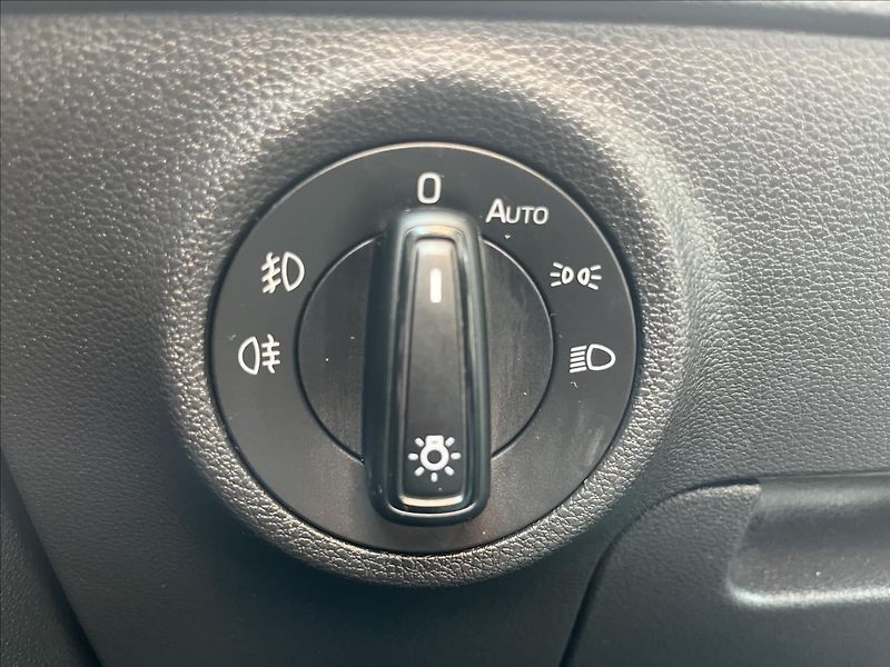 Škoda Karoq 2,0 TDi 110 4x4 DSG TAŽNÉ -DPH - fotka 30 z 47