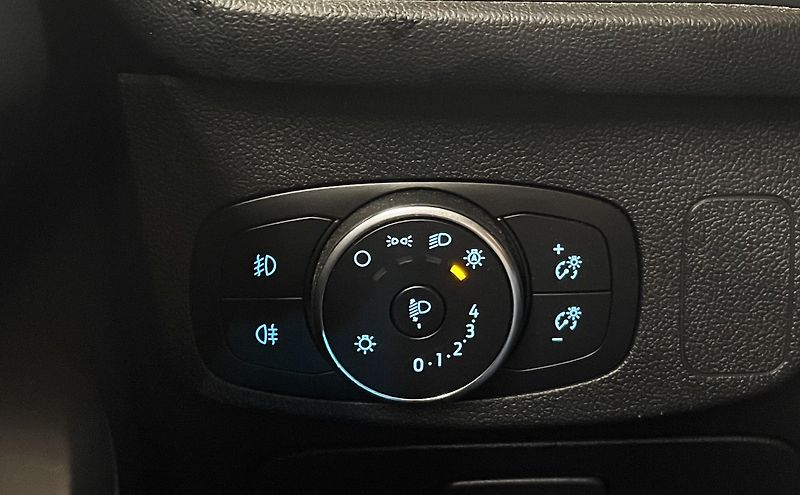 Ford Focus Titanium 1,5Ecoblue REZERVACE - fotka 21 z 29