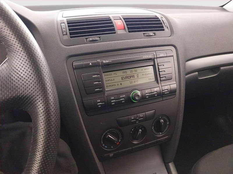 Škoda Octavia (2007) Ambiente Plus 1.9 TDI - fotka 12 z 17