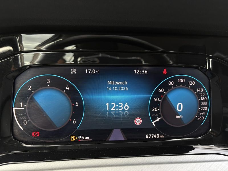 Volkswagen Golf 2.0 TDI 110kW Life - fotka 16 z 20