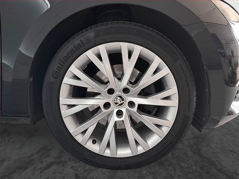 Škoda Superb (2022) Style Plus 1.5 TSI - fotka 15 z 17