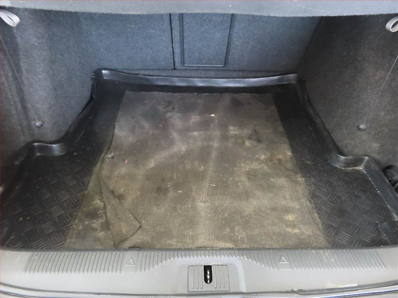 Škoda Octavia (2009) Ambiente Plus 1.9 TDI - fotka 13 z 14