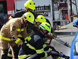 Hasiči se v rámci cvičení Rescue meeting zdokonalovali ve vyprošťování osob z auta, ale také jak uhasit elektromobil - především baterii.