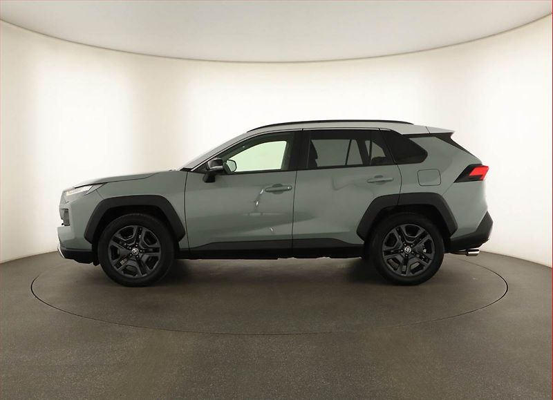 Toyota RAV4 (2022) 2.5 Hybrid - fotka 3 z 17