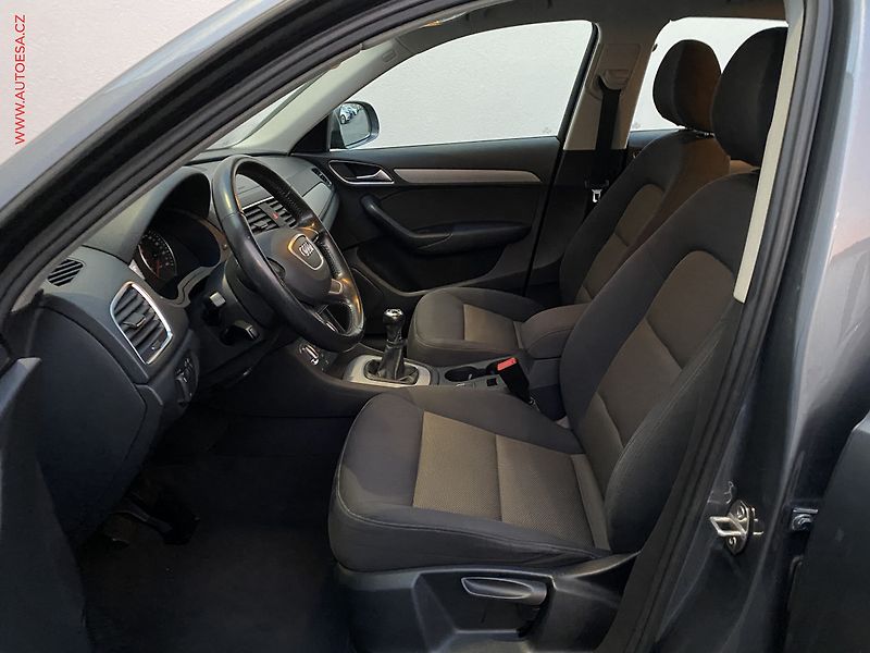 Audi Q3 (2013) 2.0 TDi, AC, výhřev sed. - fotka 9 z 16
