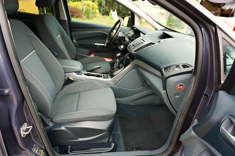 Ford C-MAX (2012) 1,6Ti-VCT 92 kW - fotka 17 z 37