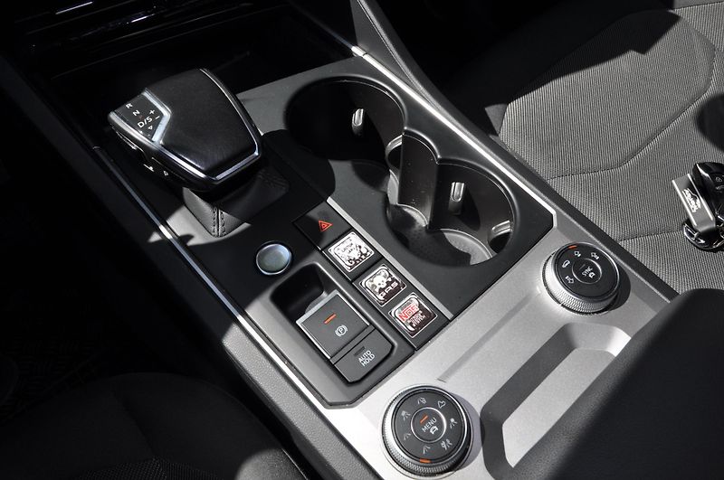 Volkswagen Touareg 3.0TDi V6 170kW 4x4 Automat - fotka 21 z 27