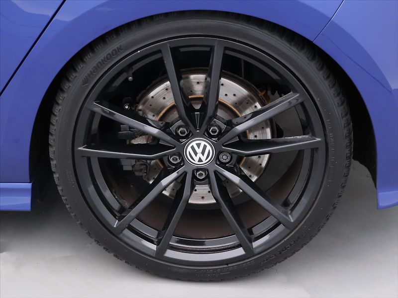 Volkswagen Golf 2,0 TSI R 221kW 4Motion DSG - fotka 28 z 35