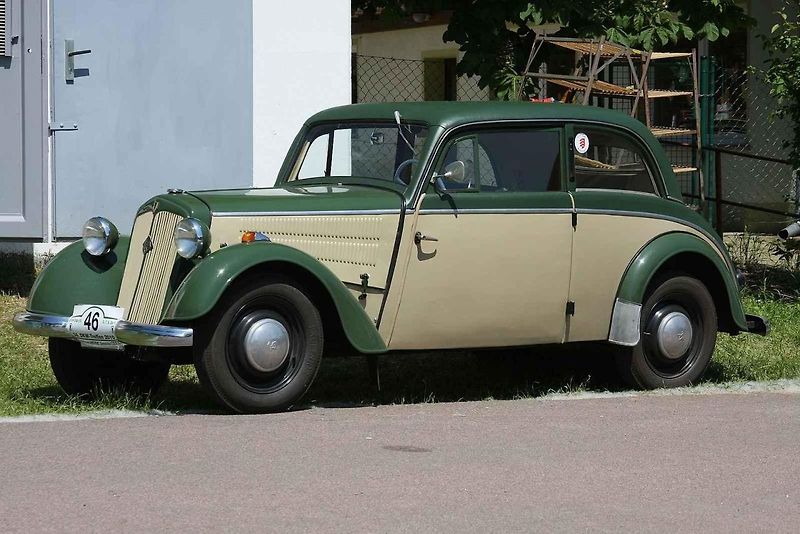 Vozy DKW F8 se v německém Zwickau vyráběly ve dvou časových etapách. Před II. světovou válkou a po jejím skončení. To už ale jako značka IFA.