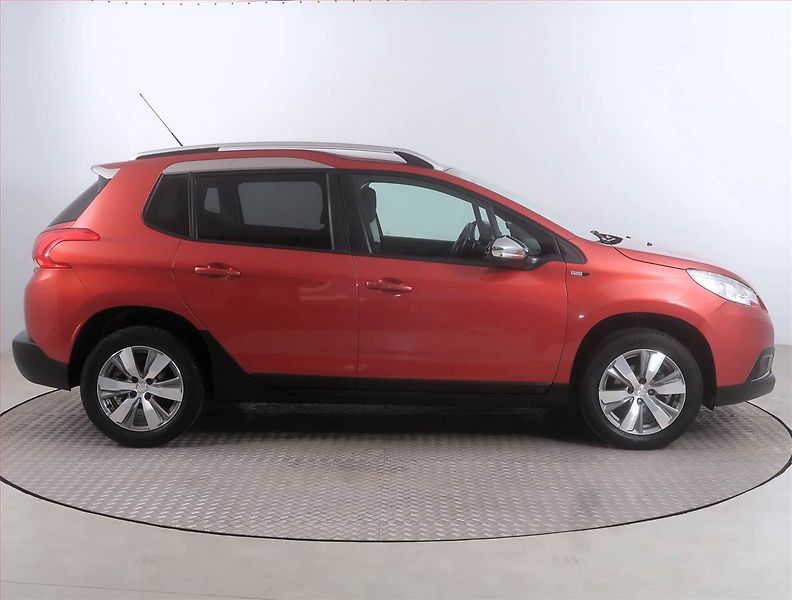 Peugeot 2008 (2016) 1.2 PureTech, Automat - fotka 6 z 16