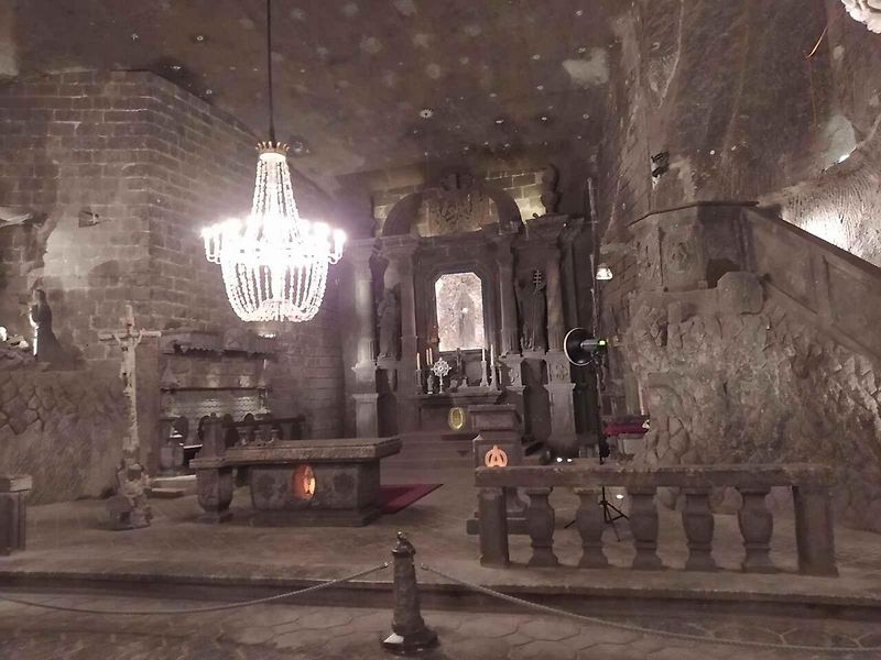 Oltář podzemní kaple sv. Kingy.