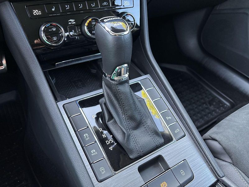 Škoda Superb (2024) Combi 2.0 TDI 4x4 DSG Scout - fotka 16 z 33