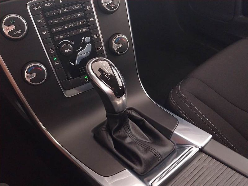 Volvo V60 (2015) D3 2.0, Automat, Navi - fotka 16 z 20