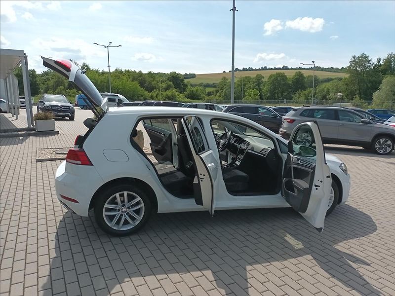 Volkswagen Golf 1,6 TDI, 85KW,ČR,1MAJ,DPH,HIGH - fotka 9 z 43