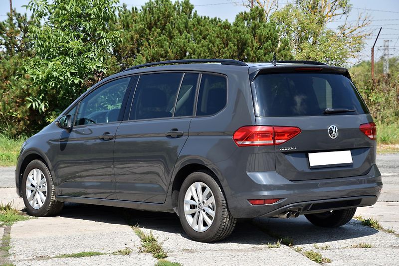 Volkswagen Touran 2.0 TDi COMFORTLINE,NAVI,MASÁŽ - fotka 4 z 51