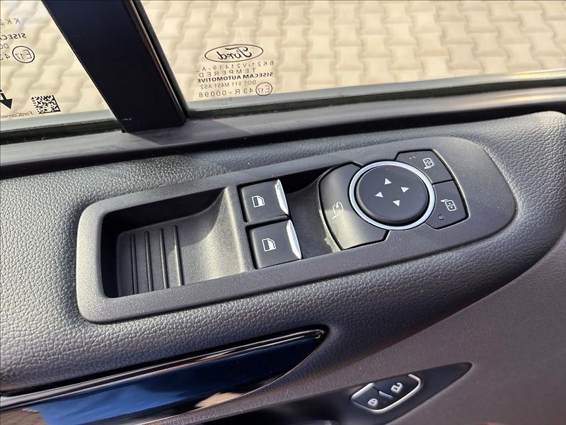 Ford Tourneo Custom 2,0 mHEV 136kW Titanium L2 - fotka 24 z 41