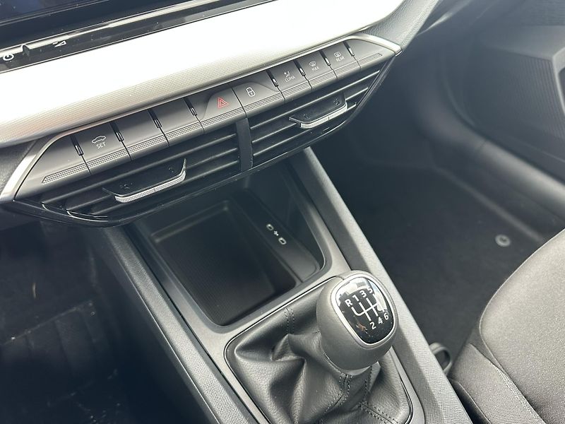 Škoda Octavia ESSENCE + dovýbava *141 - fotka 12 z 13