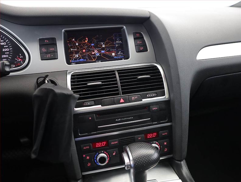 Audi Q7 (2011) S-Line 3.0 TDI, 4X4, Automat - fotka 9 z 17