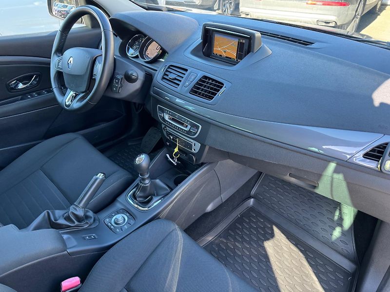 Renault Mégane (2015) Limited 1.5 DCI 81 KW - fotka 18 z 19