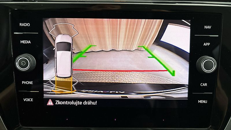 Volkswagen Touran 2.0 TDI DSG Comfortline - fotka 12 z 27