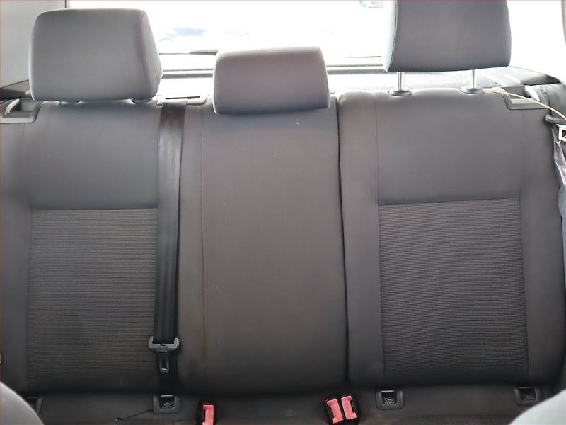 Volkswagen Golf (2005) 1.4 16V, nová STK, dobrý stav - fotka 10 z 15