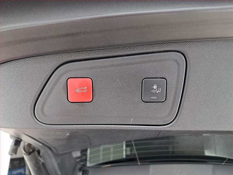 Peugeot 3008 (2022) GT 1.2 PureTech, Automat, Kůže - fotka 16 z 22