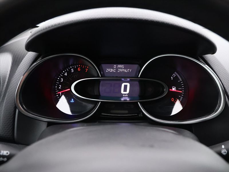 Renault Clio 1,2 16v 55kW Advantage CZ - fotka 15 z 27