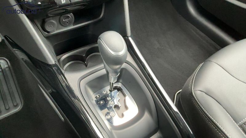 Peugeot 2008 1,2 PT Allure  - fotka 10 z 13
