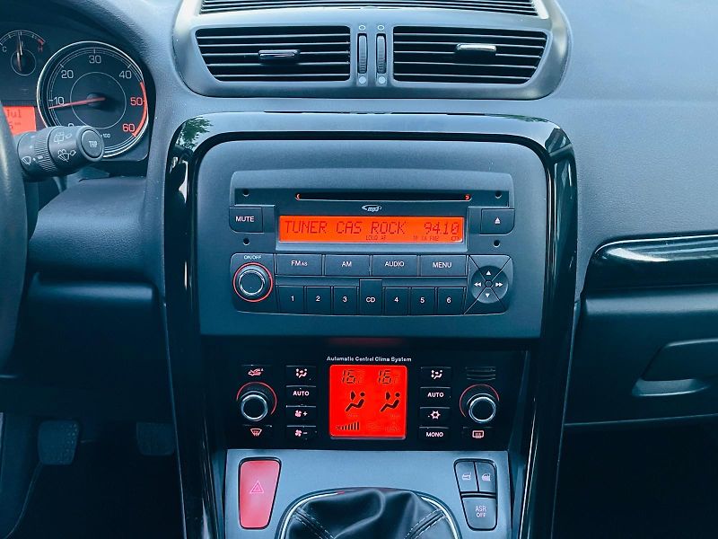 Fiat Croma 1.9D SENZORY SERVISKA TAŽNÉ - fotka 31 z 42
