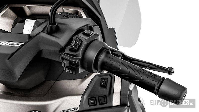 Piaggio MP3 530 Exclusive (2026) E5+ AKCE - 25 000Kč - fotka 13 z 14