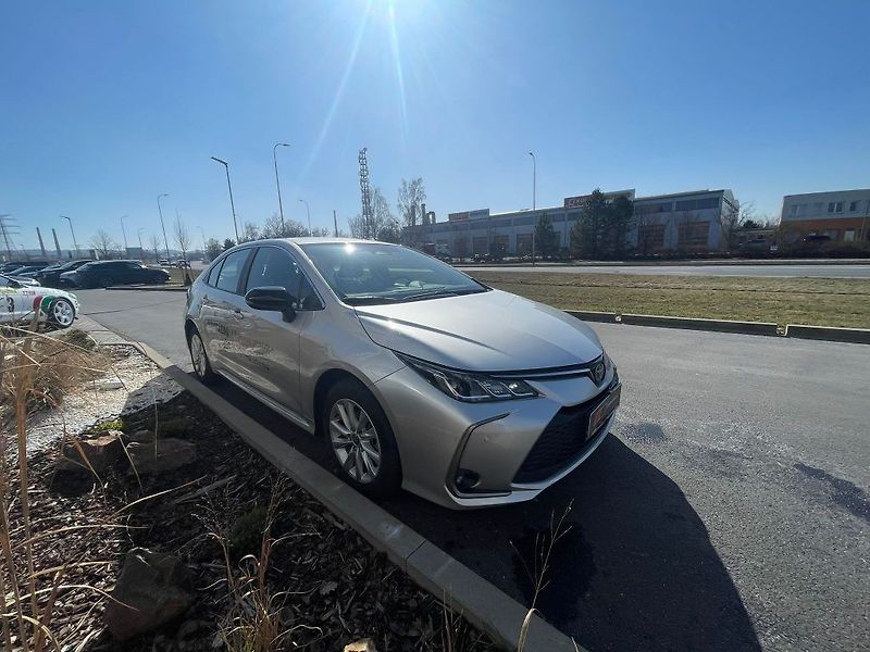 Toyota Corolla 1.8 Hybrid 140k Comfort Tech - fotka 8 z 27