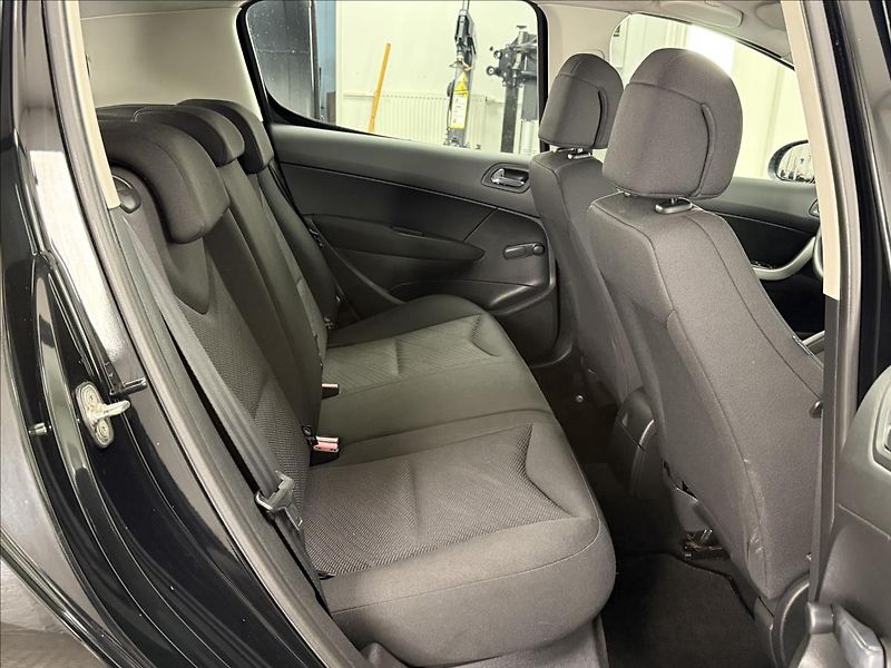 Peugeot 308 1,4 16V VTi 95 HP Comfort Pack - fotka 11 z 24