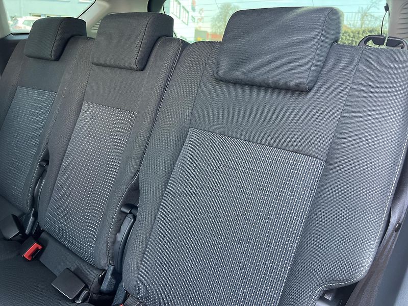 Ford C-MAX Ghia 1.6TDCi KLIMA PŮVOD ČR - fotka 23 z 35