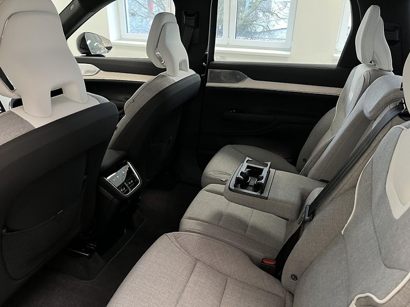 Volvo EX90 (2025) - fotka 8 z 33