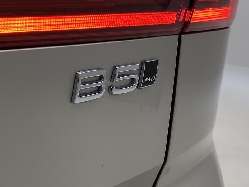 Volvo XC60 B5 AWD PLUS DARK AUT CZ 1.maj - fotka 35 z 63