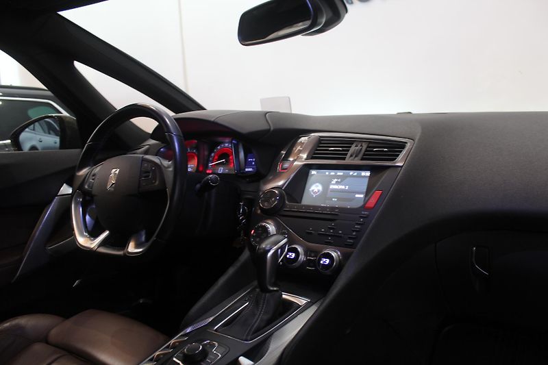 Citroën DS5 (2013) 2.0HDI Automat 120kW Navi ČR - fotka 23 z 36