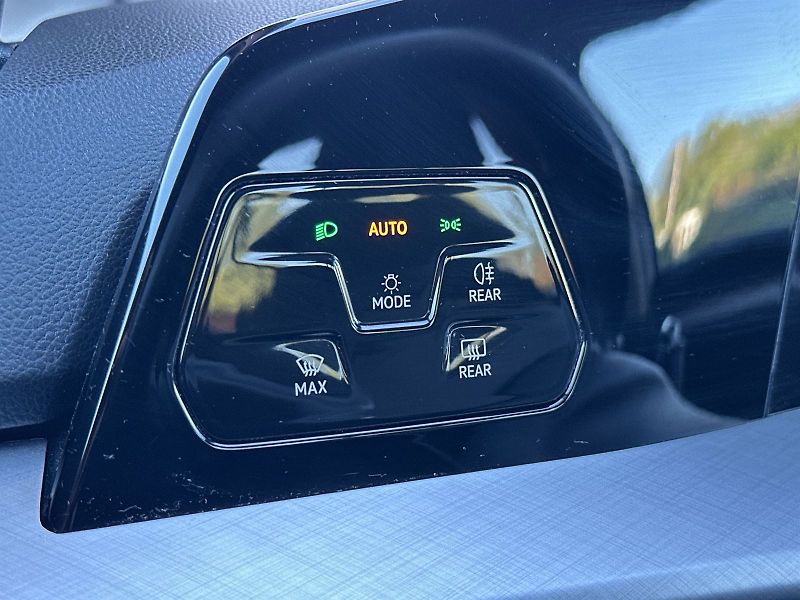 Volkswagen Golf Variant (2024) 1.5 eTSI DSG Life - fotka 17 z 33