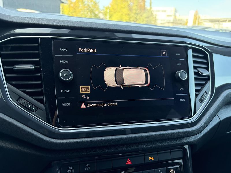 Volkswagen T-Roc 1.5TSi Style 110kW - fotka 18 z 22