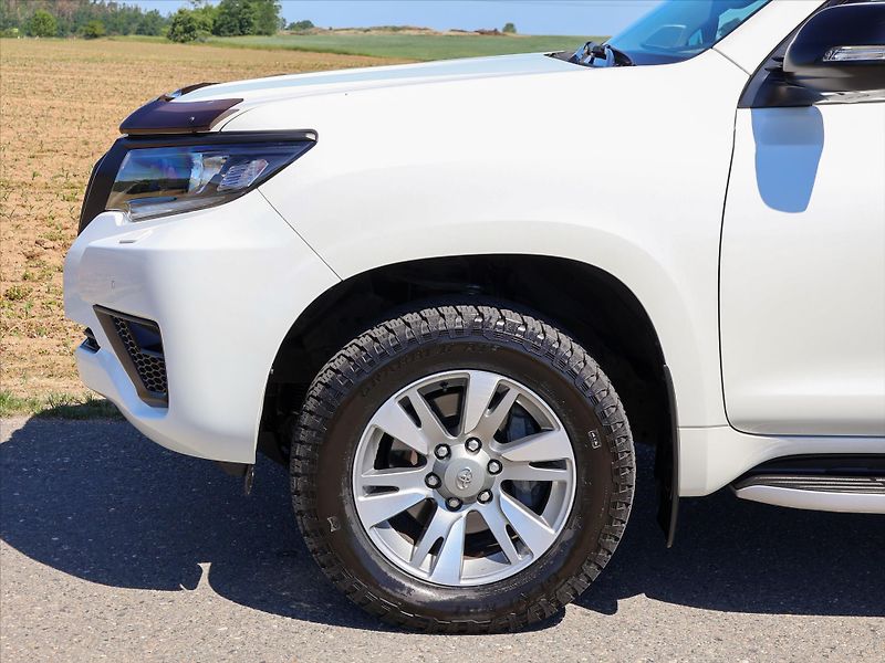 Toyota Land Cruiser 2,8 D-4D 150kW Executive CZ DP - fotka 32 z 39