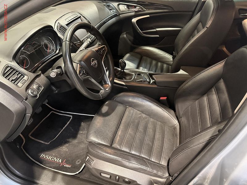 Opel Insignia (2014) 2.0CDTi Sport, bixen, kůže - fotka 9 z 17
