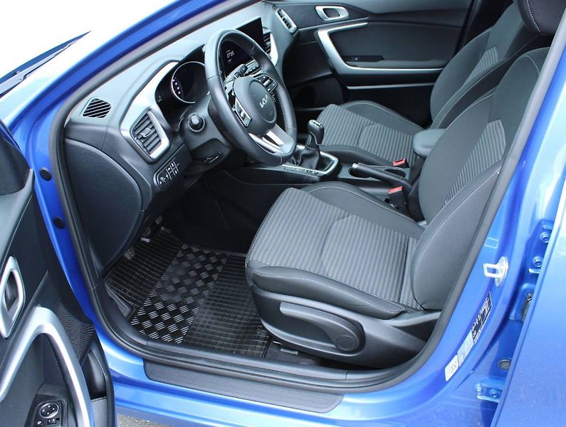 Kia Ceed (2022) 1.5 T-GDI TOP 117kW LED manuál - fotka 15 z 28