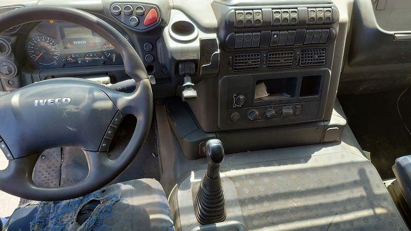 Iveco (2009) 450 kontejner+ruka - fotka 11 z 12