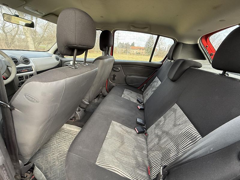 Dacia Sandero (2009) 1.2 16V 55kw - fotka 11 z 14