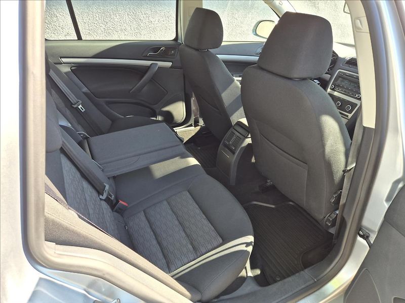 Škoda Octavia 1,4 TSI Combi Klima Výhřev ESP - fotka 19 z 28