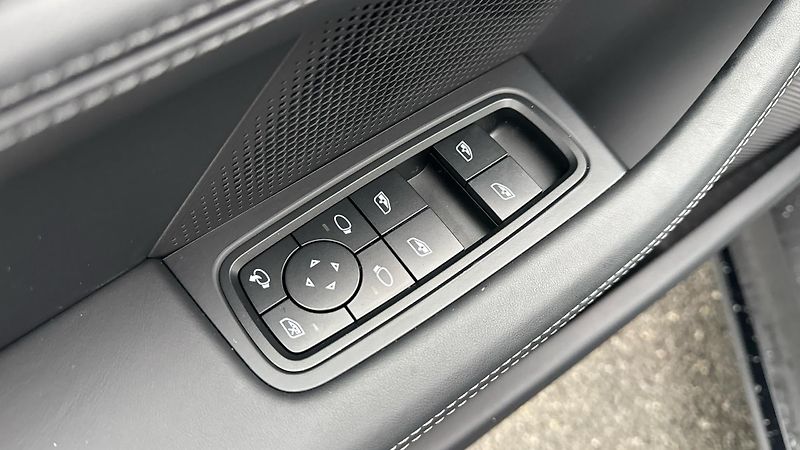 Porsche Taycan (2025) 4S Sport Tursimo 4S - fotka 27 z 30