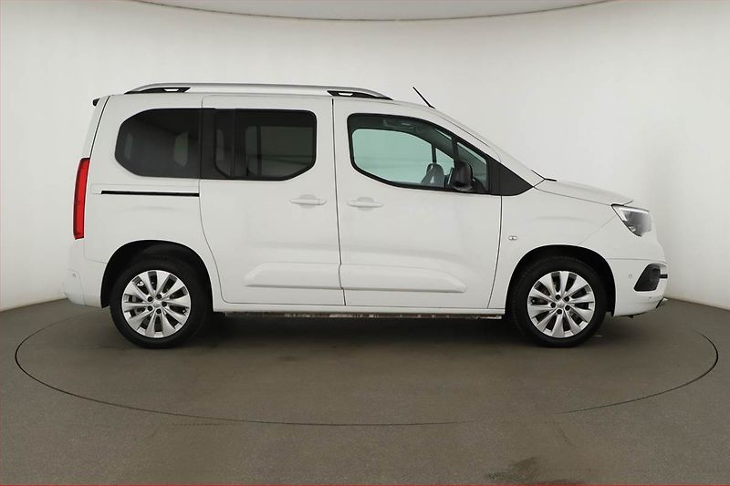 Opel Combo (2021) Elegance 1.5 CDTI, 5Míst, ČR - fotka 6 z 18