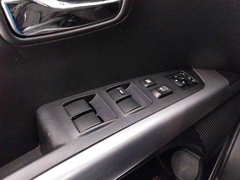 Mitsubishi Outlander (2011) 2.2 DI-D, 4X4, 7 míst - fotka 25 z 27
