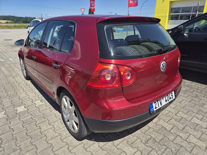 Volkswagen Golf 1,6 FSI automat - fotka 4 z 10