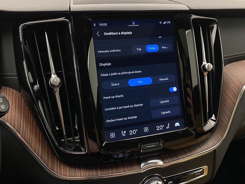 Volvo XC60 T6 AWD RECHARGE DARK ULTIMATE  - fotka 55 z 66